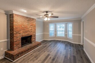 7165 Chevy Chase Dr in Memphis, TN - Building Photo - Building Photo