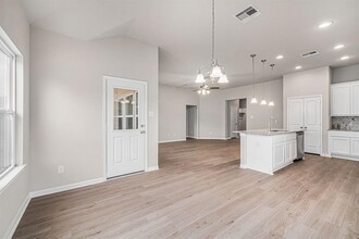 12983 Skyline Dr in Willis, TX - Foto de edificio - Building Photo