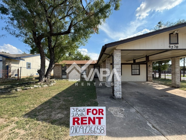 6230 Viva Max Dr in San Antonio, TX - Building Photo - Building Photo