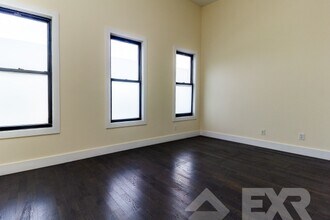 295A Cooper St in Brooklyn, NY - Building Photo - Building Photo