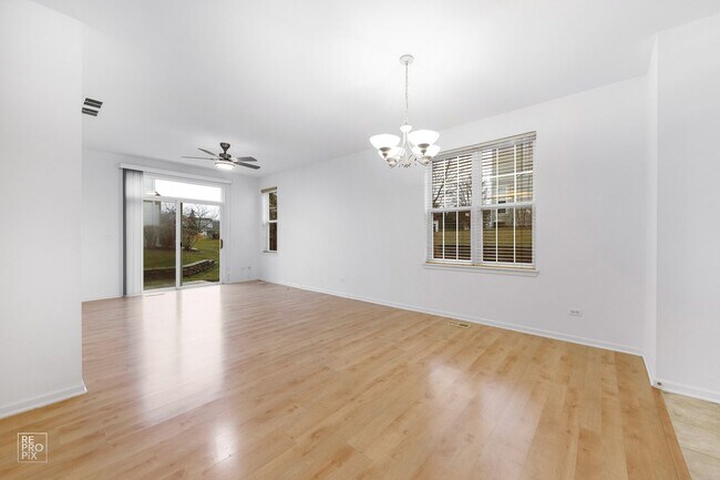 2853 Falling Waters Dr in Lindenhurst, IL - Building Photo - Building Photo