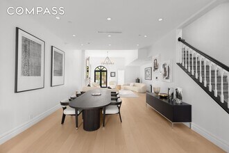 222 E 61st St in New York, NY - Building Photo - Building Photo