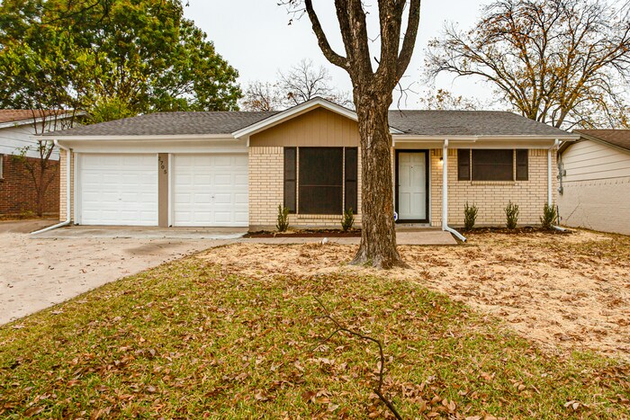 2705 Plaza St in Arlington, TX - Building Photo