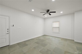 901 E Redbud Ave-Unit -703 in McAllen, TX - Building Photo - Building Photo