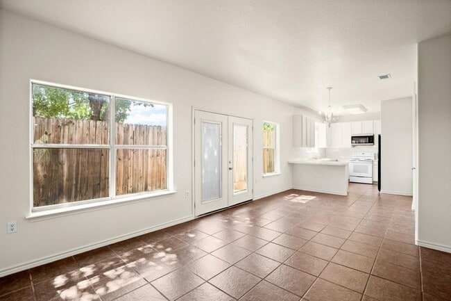 7312 E Ben White Blvd in Austin, TX - Building Photo - Building Photo