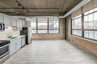 3963 W Belmont Ave in Chicago, IL - Building Photo - Building Photo