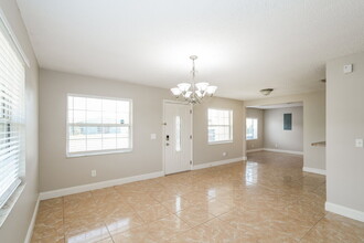 6624 N Cameron Ave in Tampa, FL - Building Photo - Building Photo