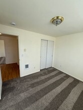 1075 Kees St in Lebanon, OR - Building Photo - Building Photo