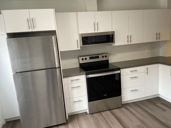 Huronia Village in Barrie, ON - Building Photo - Building Photo