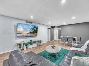 6201 N Falls Cir Dr in Lauderhill, FL - Building Photo - Building Photo