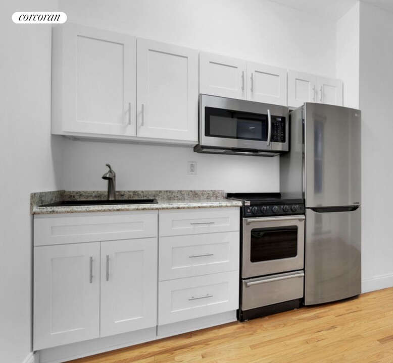705 9th Ave in New York, NY - Building Photo
