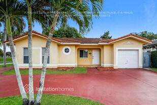 18001 SW 139th Path in Miami, FL - Building Photo