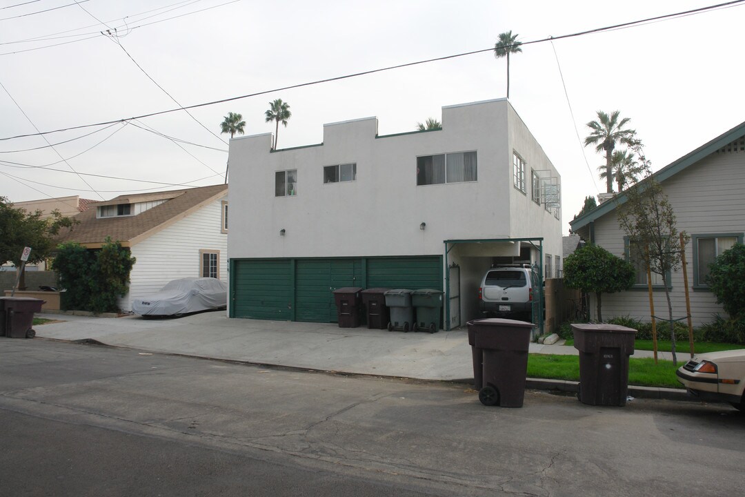 414 E Elk Ave in Glendale, CA - Building Photo