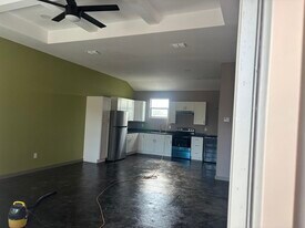 3246 Meadow Ln, Unit 4 in Robstown, TX - Building Photo