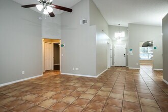 1800 Grasmere Dr in Apopka, FL - Building Photo - Building Photo