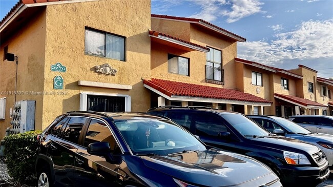 2760 W 61st Pl in Hialeah, FL - Building Photo - Building Photo