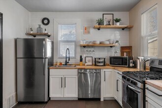 340 E Clarence St in Milwaukee, WI - Building Photo - Building Photo