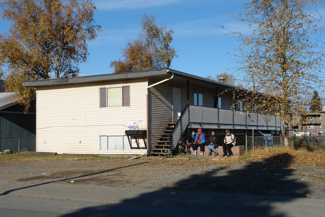 525 E 14th Ave in Anchorage, AK - Building Photo