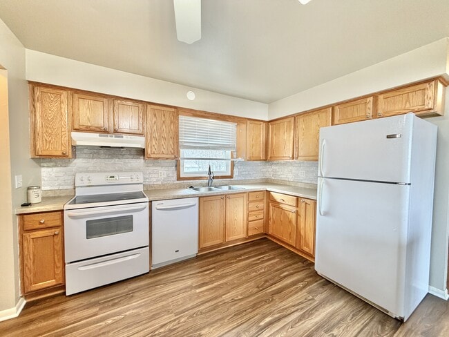 3324 Ruger Ave, Unit 1 in Janesville, WI - Foto de edificio - Building Photo