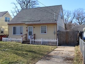 240 S Fair Ave in Benton Harbor, MI - Building Photo