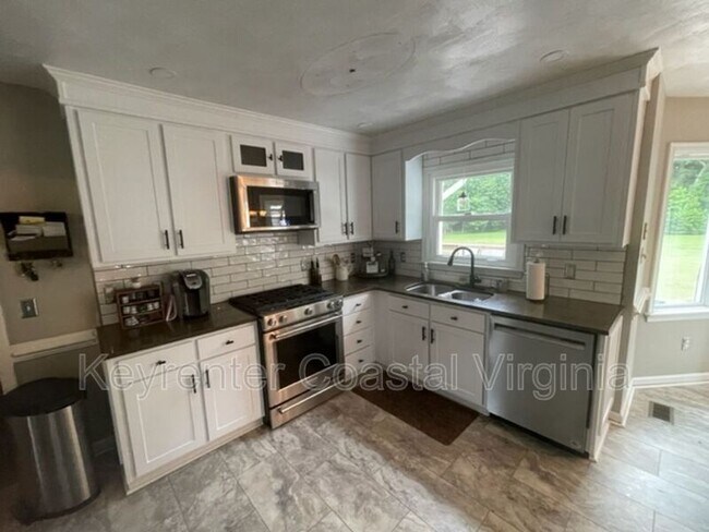1154 Old Oak Ln in Carrsville, VA - Building Photo - Building Photo