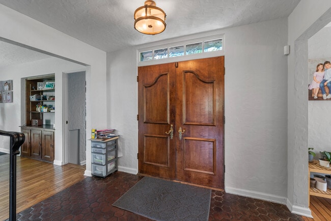 property at 1050 W Acacia Rd