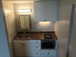 1301 Lusitana St in Honolulu, HI - Building Photo - Building Photo