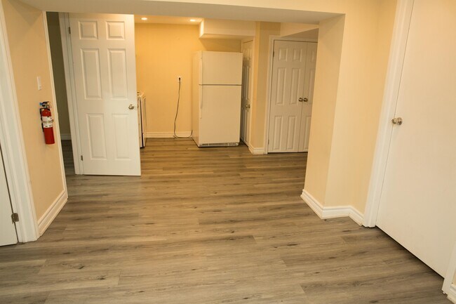 103 Pandora Cir in Toronto, ON - Building Photo - Building Photo