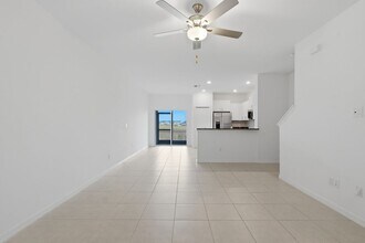 32127 Powderpuff Mimosa Dr in San Antonio, FL - Foto de edificio - Building Photo