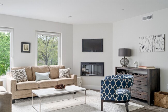 317 Belgrade Ave in Boston, MA - Building Photo - Building Photo