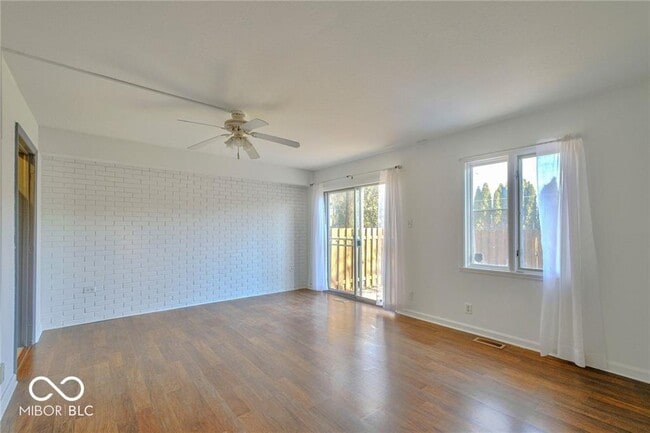 8527 Canterbury Square E in Indianapolis, IN - Building Photo - Building Photo