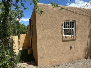 902 11th St NW in Albuquerque, NM - Building Photo - Building Photo