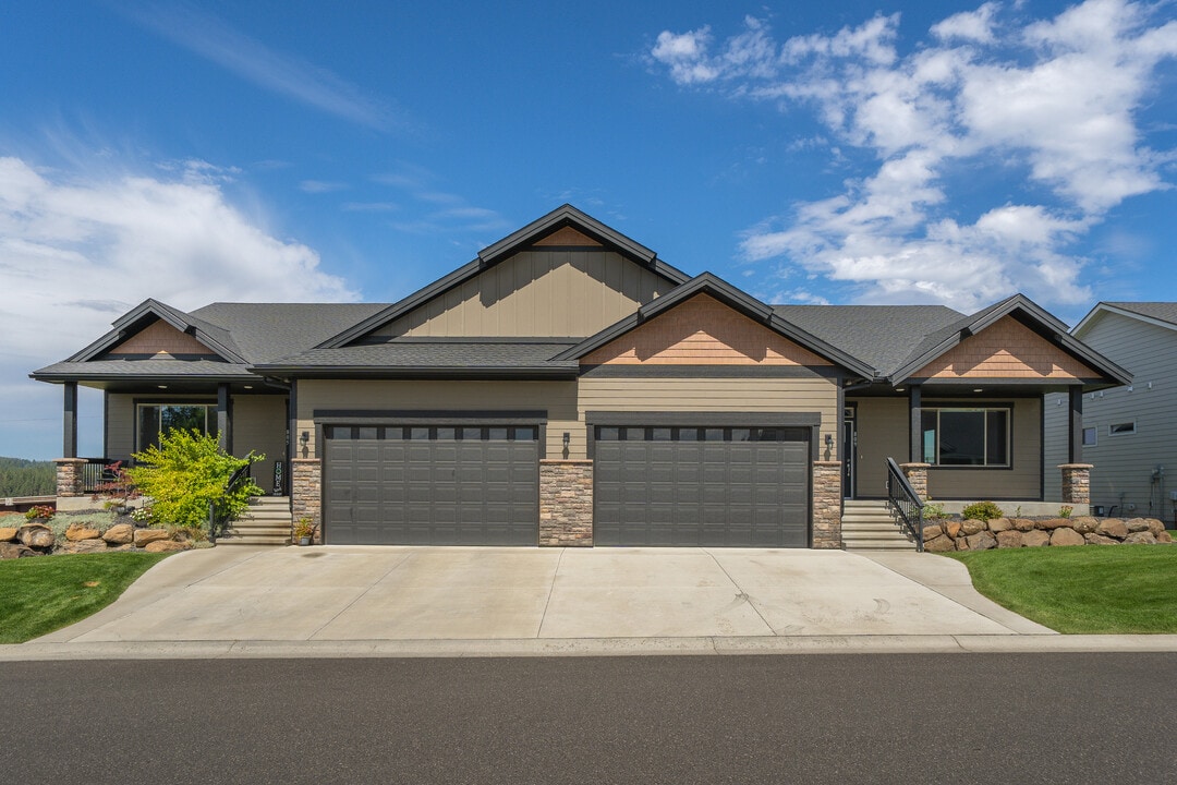 StoneHorse At Wandermere in Spokane, WA - Building Photo
