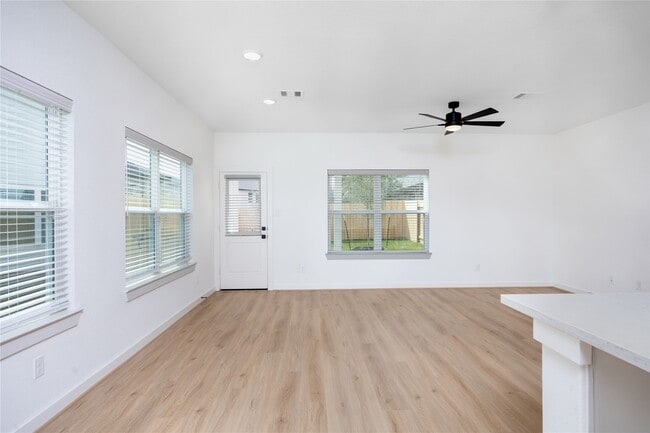 1997 Longmire Villas Ct