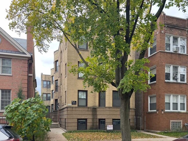 2125 W Giddings St, Unit J03P in Chicago, IL - Building Photo - Building Photo