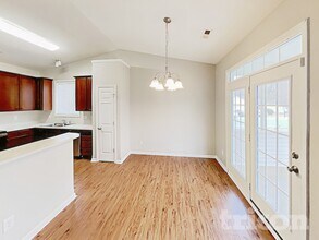 401 Tortoise Ln in Winston-Salem, NC - Foto de edificio - Building Photo