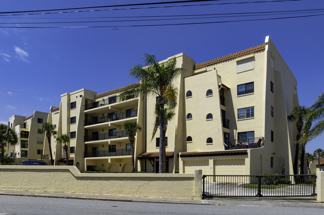 One Fifteen River Drive in Cocoa, FL - Foto de edificio - Building Photo