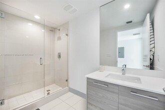 1300 S Miami Ave, Unit 1705 in Miami, FL - Building Photo - Building Photo