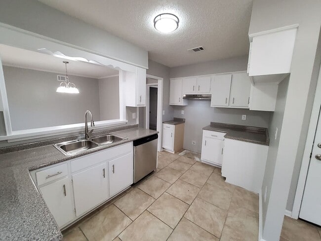 5233 Breckenwood Dr in Memphis, TN - Building Photo - Building Photo