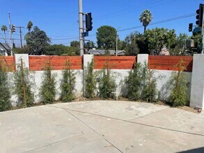 22602 Victory Blvd in Woodland Hills, CA - Foto de edificio - Building Photo