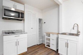 4353 Hawk St in San Diego, CA - Building Photo - Building Photo