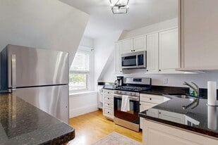 15 Garrison Rd, Unit 3 in Brookline, MA - Building Photo