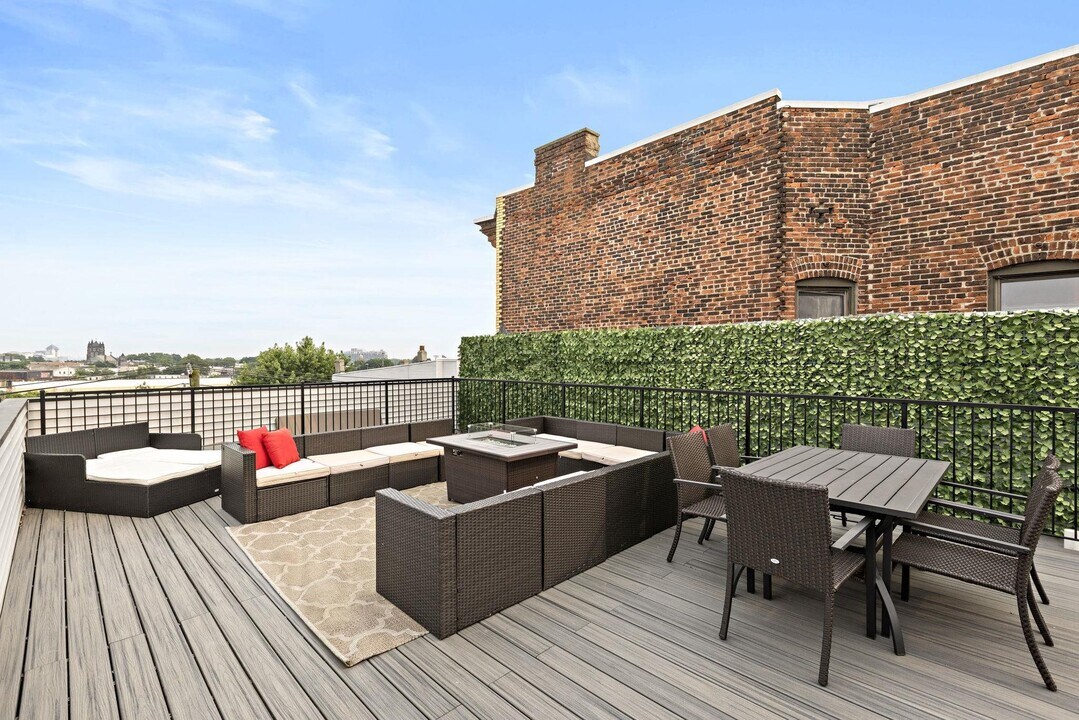 339 Randolph Ave in Jersey City, NJ - Building Photo