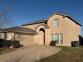 208 Tripp Trail in Denton, TX - Building Photo