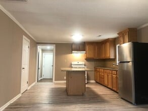 111 Jenkins Ave in Mount Holly, NC - Building Photo - Building Photo