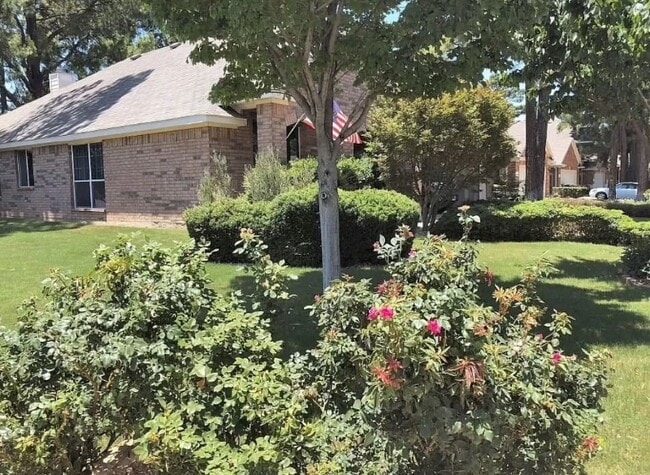 560 Cross Ridge Cir in Fort Worth, TX - Building Photo - Building Photo