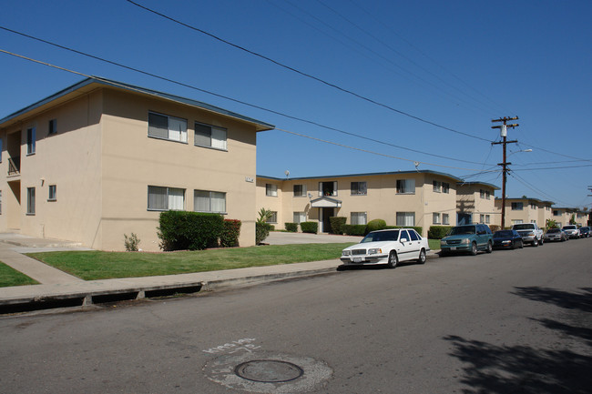 Casa Hermosa in San Diego, CA - Foto de edificio - Building Photo