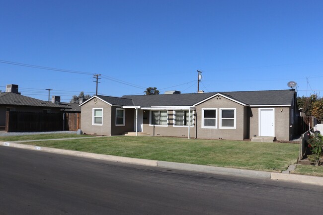 1041 Ventura St in Kingsburg, CA - Building Photo - Building Photo