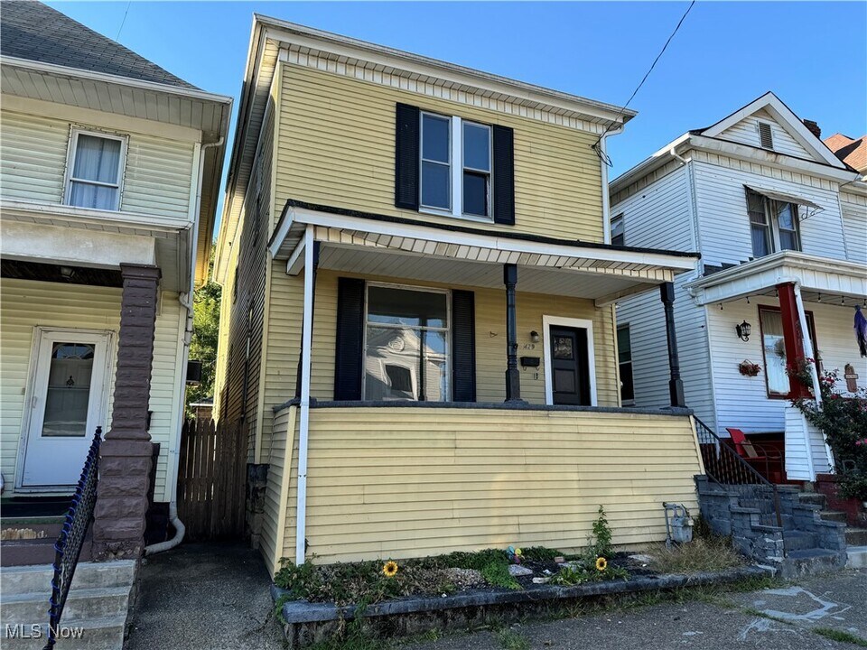 429 N Zane Hwy in Martins Ferry, OH - Building Photo