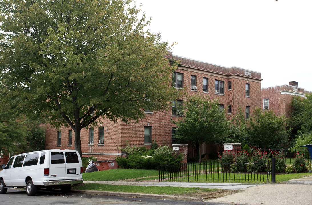 1443 Sheridan St NW in Washington, DC - Foto de edificio